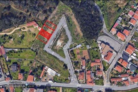Propiedad ID: ZMPT533306 Terreno urbano, ubicado en Fonteleite, São Romão do Coronado, municipio de Trofa. La parcela de terreno tiene una superficie total de 281 m2, permite la construcción de viviendas con Sótano, R/Planta, Planta, Garaje y anexos ...