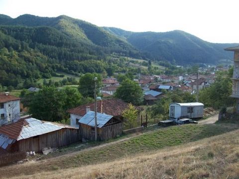 TEL: ... ;0301 69999/ WIR BIETEN SIE FÜR VERKAUF A PANORAMIC PLOT IN THE BEAUTIFUL RHODOPE VILLAGE OF SMYLIAN .630 SQ.M. VON DEM SIE REGULIERT WERDEN-UPI, UND DER ANDERE TEIL DES GRUNDSTÜCKS - DER STEILE TEIL ZUM WALDLAND. SUITABLE FÜR EIN HAUS, EIN ...