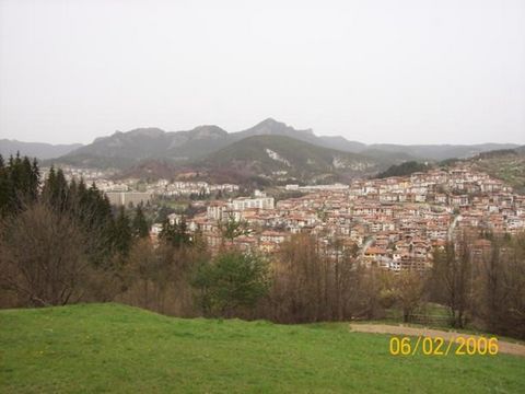 082: ZU VERKAUFEN GRUNDSTÜCK VON 1000 M² IN SMOLJAN, BEZIRK RAYKOVO, STROM, STRASSE, WASSER, AUSSERGEWÖHNLICHES PANORAMA.TEL ...