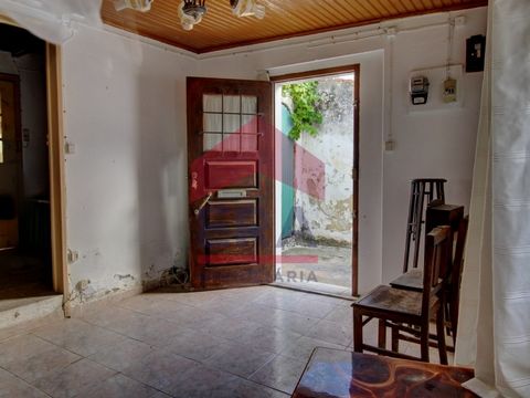 Single bedroom villa with 2 bedrooms to recover with 125m2 inserted in a plot of land of 146m2 located in the center of the village of A-da-Gorda. Close to award-winning golf courses and western beaches such as Peniche, Baleal and Foz do Arelho. Good...