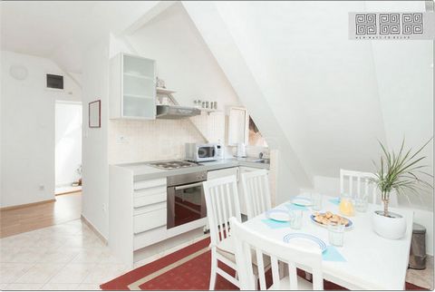   Split, Grad with a view of the Riva apartment total usable area of 55m2. It consists of a kitchen with dining area and living room, three bedrooms and a bathroom. The apartment is air conditioned, fully equipped, ready to move in immediately and av...