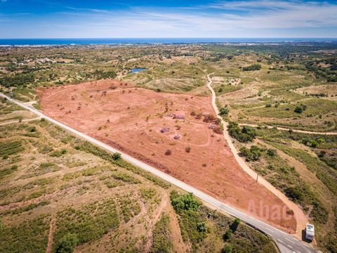 This amazing plot is located near the quiet village of Vila Nova de Cacela, only 8 km to the sandy beach of Manta Rota and 1 km to the fantastic and famous golf course Monte Rei Golf and Course Club. The plot is located on a calm asphalted country ro...