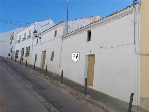 This 2 bedroom townhouse property is situated close to the Parque Natural de la Sierras Subbeticas, a beautiful part of Andalucia, in the town of Carcabuey in the Cordoba province of Spain. Priced to sell, the townhouse with a garden and patio is in ...