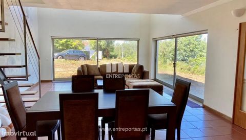3 bedroom villa of contemporary architecture, in Lanhelas, municipality of Caminha. With a large and bright living room, kitchen, three bedrooms (one of which is a suite), three bathrooms and a terrace with generous dimensions. It also has central he...