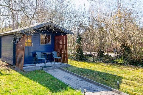 Holiday home in beautiful natural surroundings in the Søhøjlandet. Here you are close to both nature and the river Gudenåen, from where you can fish. The cottage contains two bedrooms, one of which has a sofa bed of 120 cm and the other has two singl...