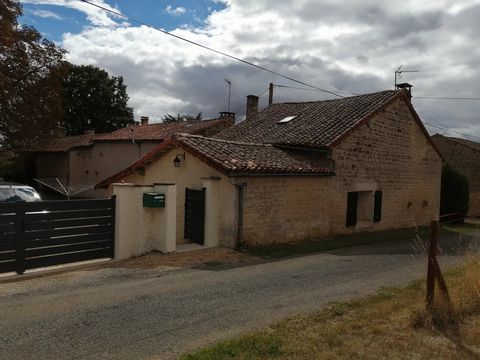 This pretty hamlet house, situated only 4kms from Sauzé-Vaussais, is perfect for those who wish the quiet life but who still wish to be close to amenities. The property consists of, on the ground floor: entrance, kitchen, living room with fireplace, ...