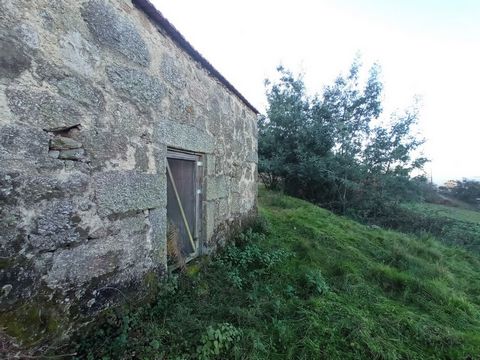 TWO RURAL HOUSES FOR REHABILITATION WITH SMALL PLOT, investment opportunity in Serra da Estrela On the outskirts of a small village in Serra da Estrela and less than a kilometre from Celorico da Beira, you will find this property with two houses for ...