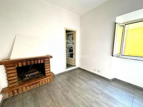 In the historic center of Faleria, a characteristic municipality in the province of Viterbo, we offer the sale of a renovated apartment consisting of a living room with open kitchen, two bedrooms and a bathroom. There is a balcony and a wood-burning ...