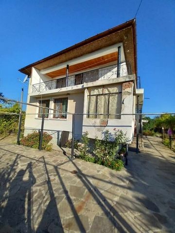 For sale a detached house, old brick construction, in the land of the village of Dolno Vojvodino. The house has a built-up area of 100 sq.m. The property has two floors. The first floor has a built-up area of 50 sq.m., and here there is a living room...