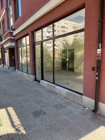 For sale a commercial premise, new brick construction, with Act 16, in the Vazrozhdentsi district, in the area of the 28th block. The premise has a total area of 51 sq.m. and consists of a main trading hall and a bathroom. The store is angular, with ...