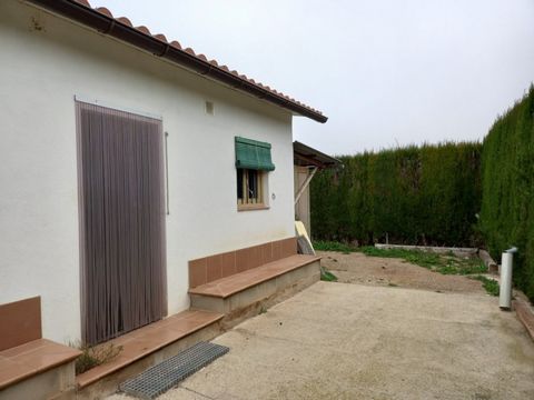 Agricultural farm of 6 hectares Planted with almond trees in production and growth currently 15000 kilos Impeccable farm In it there is a farmhousehouse of 50 square meters kitchen dining room fireplace bedroom bathroom There is a 40000litre pool its...