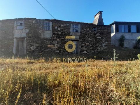 Excellent Business Opportunity House to restore in Real - Castelo de Paiva House for restoration in the place of Gilde, parish of Real, Castelo de Paiva inserted in an area of land with 1985 m2. It enjoys unique and unobstructed views of mountains an...