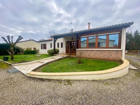 Superb house for sale with a surface area of 166m2, offering a spacious living environment. Consisting of a living room with fireplace, a closed kitchen, an office, a bathroom, a separate toilet, 4 bedrooms. Adjoining a garage and a cellar. This prop...