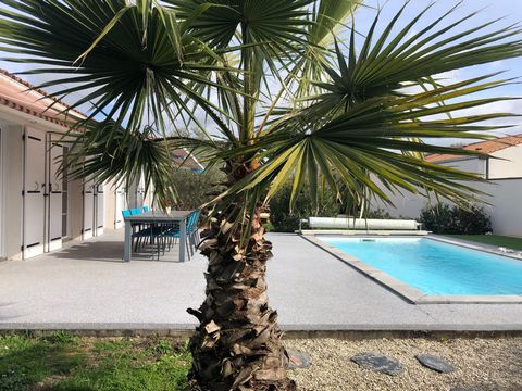 Situated 5 minutes from Chatelaillon beach and 15 minutes from the centre of La Rochelle, in the charming little commune of Salles-Sur- mer, close to the shops and town centre, come and discover this beautiful, bright villa (1980) of 130 m2 (not semi...