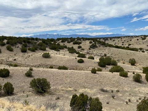 Black Horse at Hatchet Ranch is a 40-acre parcel located in Pueblo County's quiet, unspoiled ranch country, and would make an ideal horse property, hobby ranch, or residential ranch property. Close to its entrance at its southwest corner, the propert...