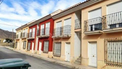CENTURY 21 NOW III Vende: 16 viviendas en la Calle Fuente del Pino en una de las mejores zonas de la población de Jumilla. Se encuentra desarrollada en un 90% lo que hace que sea una gran oportunidad para inversionistas. Dispone de buenos accesos, ma...