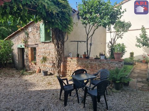 VILLAGE HOUSE WITH GARDEN Exclusively 5 minutes from SAVERDUN, visit this charming 98m² village house with garden and outbuilding without delay. It is composed on the ground floor of a kitchen, a pantry/laundry room with WC, a living room and a dinin...