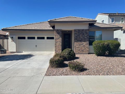 ASSUMABLE VA LOAN AT 4%!! NEWLY PAINTED EXTERIOR!! ARE YOU LOOKING FOR A SINGLE STORY. SPLIT BEDROOMS, GREAT ROOM CONCEPT FLOOR PLAN IN GILBERT? THIS IS THE HOME FOR YOU! THE TRULY SPACIOUSNESS MUST BE SEEN TO BE APPRECIATED! THIS KITCHEN IS PERFECT ...
