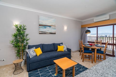 Located in Praia da Rocha in Portimão, Praia Mar Private condominium is just approximately a 4 minutes’ walk from Praia da Rocha and offers a swimming pool for adults and children, private parking at the exterior and garage, balcony with open views a...