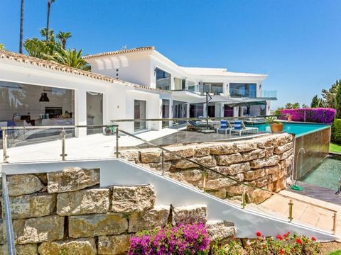 MOTIVATED SELLER This exceptional, modern 5-bedroom villa with a separate two bedroom guest accommodation, is located in one of the best urbanisations in the Marbella, Las Chapas. The property is not only impressive in size but also built luxuriously...