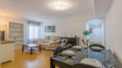 Apartment Osario Center Cordoba is the perfect place to enjoy the historic center of the city. With two comfortable bedrooms, a cozy living room, a dining room that can accommodate the whole family, and a fully equipped kitchen, this apartment is an ...