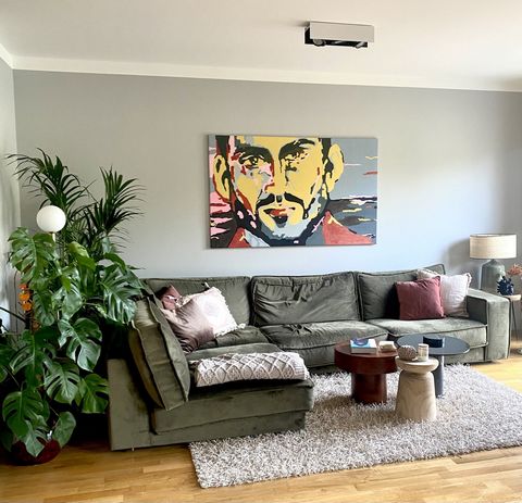 Hello there, I am renting out my stylish 85 sqm apartment in Mitte with every imaginable comfort: walk-in closet, underfloor heating, bathtub, washing machine, balcony and elevator in the house. The apartment is stylishly furnished and perfect for si...