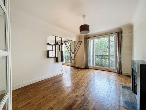 In a beautiful Art Deco-inspired building from the 30s, come and discover this beautiful apartment ideally located in one of the last 'village' districts of Paris. You will be seduced by its volumes, its large windows, its original parquet floor and ...