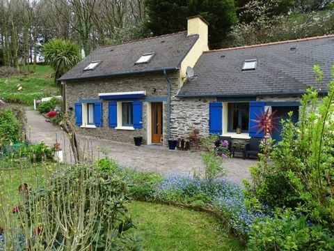 This is a beautiful 3 bedroom south facing detached cottage, is situated in an elevated position overlooking the Nantes Brest Canal. The property is only a short drive away from the village of Le Moustoir which has a lake and a restaurant/bar.   The ...