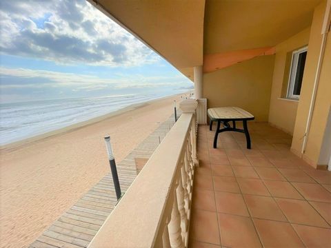 Spectacular apartment on the first line of La Mata beach,Located on the first floor with a living area of 76 m2 , consisting of 3 bedrooms, a fully renovated bathroom, separate kitchen and living room with access to the terrace of 10 m2 with beautifu...