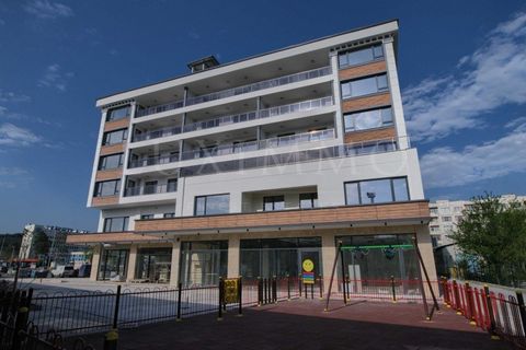 LUJOSAS FINCAS: ... Presentamos un apartamento de un dormitorio en un nuevo complejo, situado en una calle principal de la ciudad de Panagyurishte, frente a uno de los hospitales más modernos de los Balcanes - Uni Hospital, cerca de la majestuosa mon...