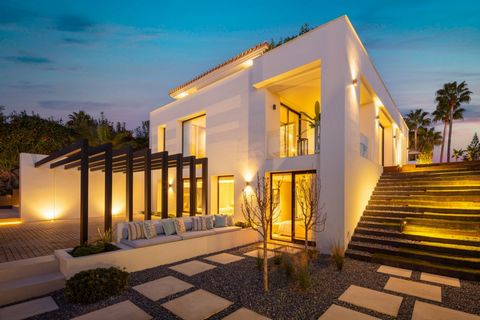an opulent villa situated in the heart of the Golf Valley. A one-of-a-kind property completely renovated and with bespoke interior design and furnishings. Auriga 5 has exquisite attention to detail and plenty of perks to entertain including a beautif...