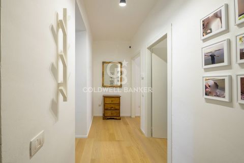 PROPERTY DESCRIPTION Near the historic center of Gubbio, we offer for sale a splendid 70m2 apartment located on the first floor. Completely renovated, it is composed of: entrance, living room with terrace, kitchen, two large double bedrooms, one with...