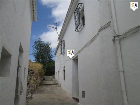 Gelegen in een rustige straat in het populaire dorp Fuente Tojar, in de provincie Cordoba in Andalusië, Spanje, 3 woningen met veel potentieel te huur. Alle huizen moeten worden verbeterd en opnieuw ingedeeld, maar ze kunnen op lange termijn een goed...