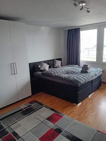 Property description This spacious 1-room flat with a total living area of around 35.44 m² is located on the 9th floor of a well-kept residential complex that was built around 1971. The building comprises a basement, a ground floor and twelve upper f...
