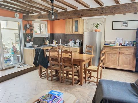 Exceptional novelty in the heart of Saint-Valéry in the Fishermen's Quarter A stone's throw from the Commercial Artery, this Valerian in good general condition has an interesting potential for transformations You will discover a very warm main room w...