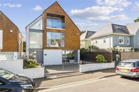 Beautifully designed to offer spacious, light and airy accommodation this lovely home would be ideal as a low maintenance main residence by the sea or perfect to lock-up-and-leave as a family holiday home in the heart of Sandbanks. ACCOMMODATION Char...