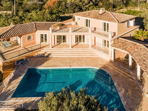 A remarkable property in a dominant position, south-facing, with a unique sea view. The property is located just outside Toulon, 15-20 minutes from the beaches, the TGV train station and Toulon Hyeres airport. Ideally situated in the heart of a priva...