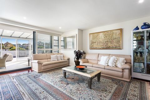 Nestled in the heart of one of Sydney's most prestigious and sought after locales, this stunning property offers the epitome of modern living absolutely ideal for empty nesters and families alike. Boasting a harmonious blend of luxury, convenience, a...