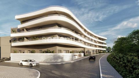 Luxurious three bedroom apartment situated within a private condominium in Quarteira. Eriluc is a private condominium that stands out for its functional and modern architecture, consisting more than twenty luxurious apartments, located in the centre ...
