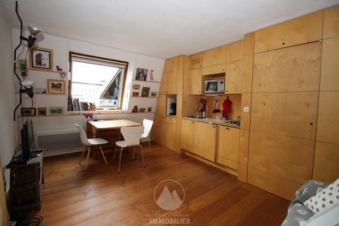 Charming south-facing studio, consists of a living room with kitchenette, shower room with toilet, cupboard, hallway entrance and balcony with a view of the Mont Blanc range. In annex there is a private garage and a cellar. This property is located 5...
