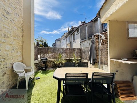 Gard (30), New, for sale in the city center of Ales, rue Edgard Quinet, on the first floor of a stone building, secure from the 1920s, this 3-room apartment of 62m², with a private terrace on the opposite the street, quiet and not overlooked. It has ...