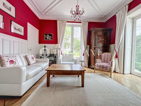 PRESTANT REALTY invites you to a unique discovery in the Clagny-Glatigny district of Versailles, in a remarkable private mansion dating from 1870. This 238 m² Carrez duplex, imbued with a unique atmosphere, offers a magnificent period veranda restore...