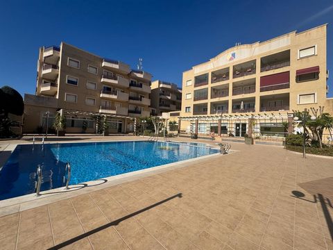 This two bedroom apartment is located on the Cabo Roig strip. Great natural light shines through the large windows, giving the unit a bright and airy feel. Located on the second floor with a lift so no need to take any stairs. This south facing 2 bed...