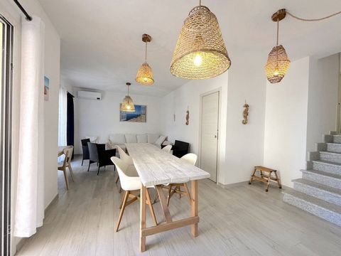 ISOLA ROSSA (SS) (Code IR-MARINA9-FO) We offer for sale a large and bright three-room apartment on the ground floor, located in the splendid town of Isola Rossa, within a recently built complex. The property is located in a strategic position, a few ...