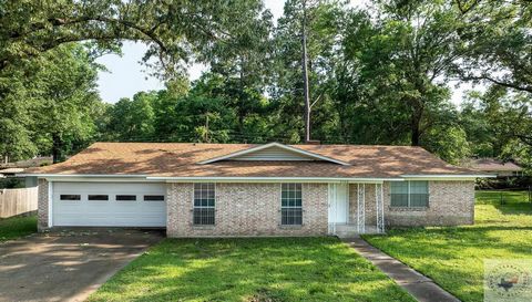 Looking for a clean slate to add your touches, well, this one fits the bill. We have a wonderful layout here in Texarkana, AR, close to everything and low taxes. Whether you are an investor or buying your first home, this will qualify for a conventio...