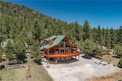 Meticulously maintained by original owner; Chateau style cabin in Aspen Highlands located in Mammoth Creek, UT! This 2 bedroom/2 bath solidly built cabin features vaulted ceiling of Aspen/tongue & groove (R21), R19 in 2'x6' walls; open main floor; fr...