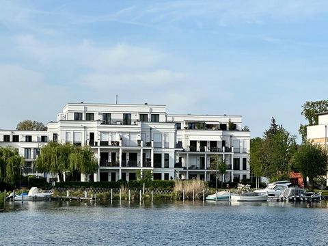 Welcome to this unique Müggelsee penthouse that represents the pinnacle of luxury living. This penthouse maisonette not only combines an optimal floor plan with a multitude of amenities, but also offers a direct location on the water. The generous 16...