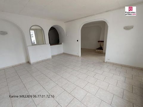 Karine MILLIEN vous propose en plein coeur de Breteuil à pieds des commerces et de toutes commodités cette maison de ville avec grenier aménageable. Entrée, salon/salle à manger, cuisine, buanderie, WC avec lave mains. A l'étage : 3 chambres, salle d...