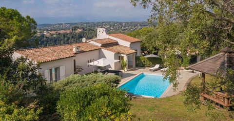 Biot, close to the village, in a highly sought-after gated domain, in absolute peace and quiet, a remarkable property of approximately 240 m2 living space, set in landscaped grounds of around 3,600 m2 decorated with swimming pool, Jacuzzi and petanqu...