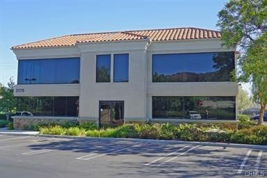 This office building at the Conejo Ridge Executive Center consists of approximately 6,523 sq ft. Offering extensive window line and abundant surface parking, this property shows well and is light and bright. The Conejo Ridge Executive Center is locat...